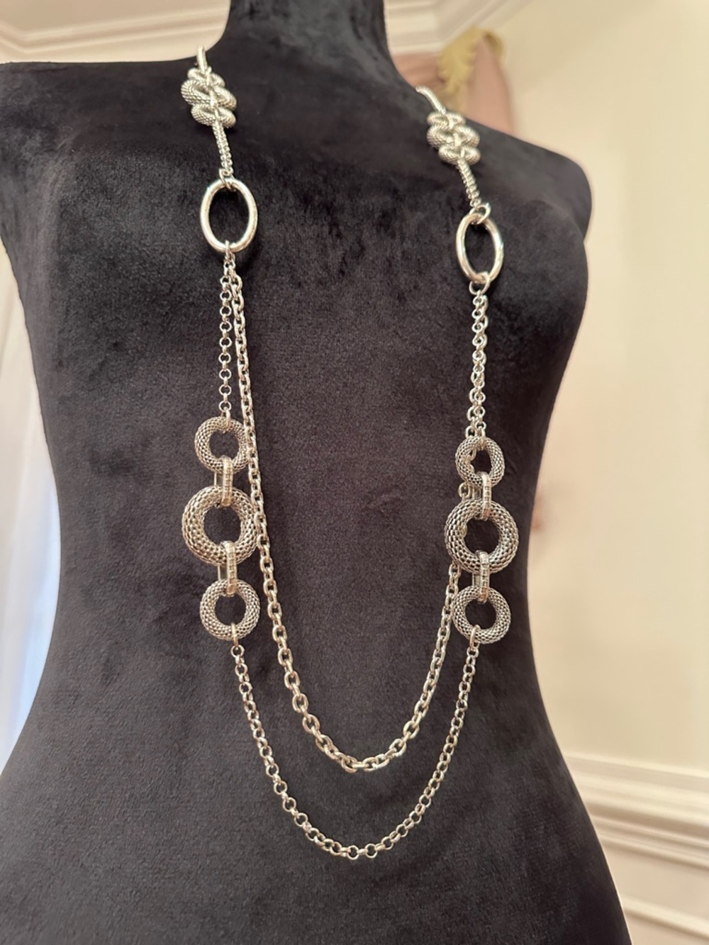 ✨ Vintage Silver Tone Long Statement Necklace